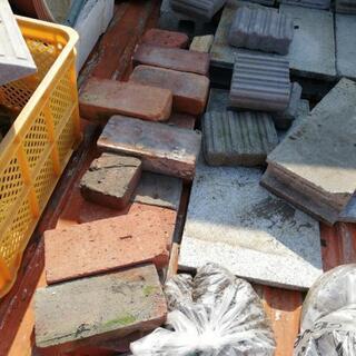 土　ブロック　レンガ　もらってください。の画像