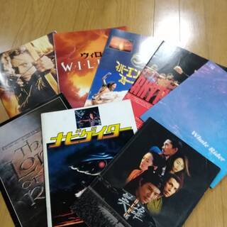 映画やミュージカルのパンフレットの画像