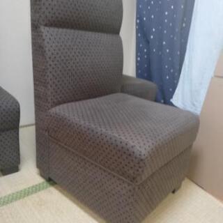 丸椅子２個付３人掛けソファー　　　　　　　　　　　　　　丸椅子と...