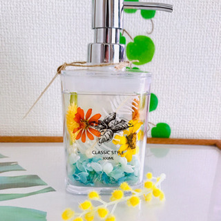 大好評⭐️ボタニカルなソープボトル⭐️元気色の画像