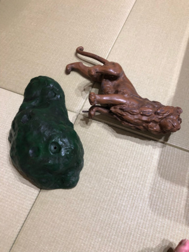 獅子のブロンズ像