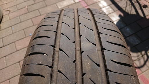 タイヤ　195/65R15