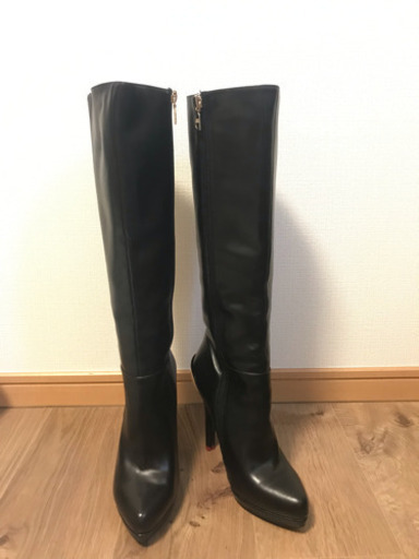 LOVE MOSCHINO 黒革 ロングブーツ 今月末まで