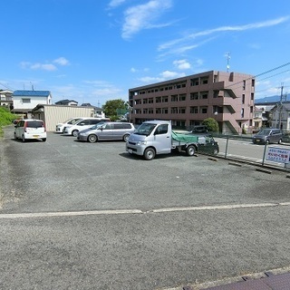 青空駐車場・倉庫兼事務所の契約者募集！！　敷金・礼金不要です。