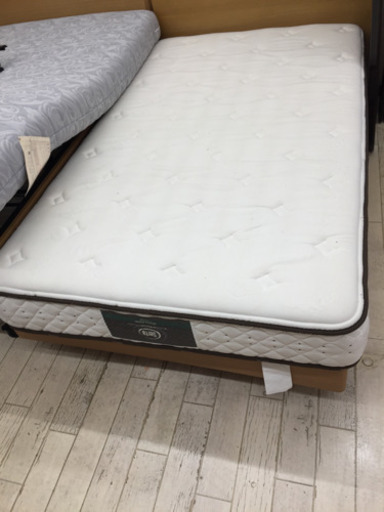 9/13東区和白   セミダブルベッド   ベッドフレーム   寝心地良好 マットレス