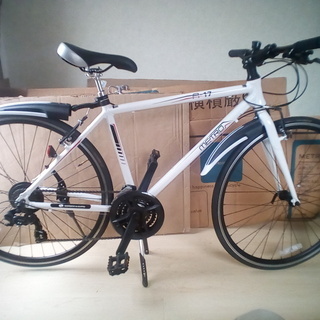 自転車（クロスバイク）700C  28C（中古美品）センタースタンド付き