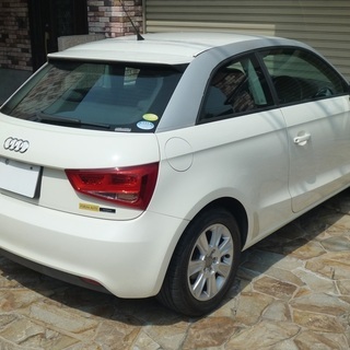 検査2年6月アウディ A1 1.4TFSI バイキセノン/ブラックレザー/シートヒーター/HDDナビ/MMI/地デジ/アイドリングSTOP/コントラストルーフ仕様の画像