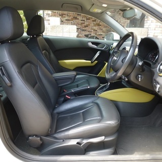 検査2年6月アウディ A1 1.4TFSI バイキセノン/ブラックレザー/シートヒーター/HDDナビ/MMI/地デジ/アイドリングSTOP/コントラストルーフ仕様の画像