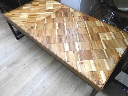 ニトリのローテーブルです。