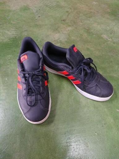 adidasスニーカー