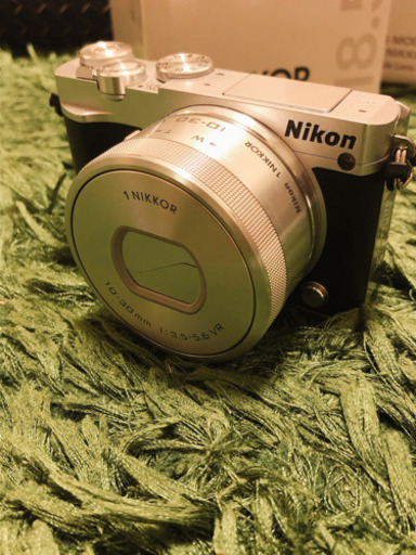 美品☆ミラーレス一眼☆ Nikon1 J5 ダブルレンズキット シルバー J5WLKSL