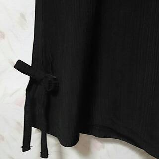 縦シワサラサラ素材　黒いカットソー　　タグ付き  Sの画像