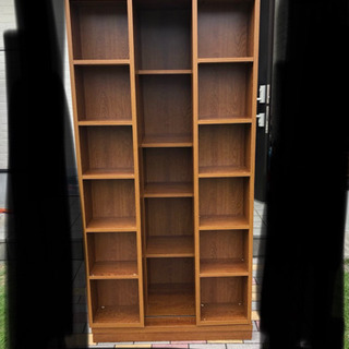 9/30で廃棄します スライド式  本棚 3000円→2000円