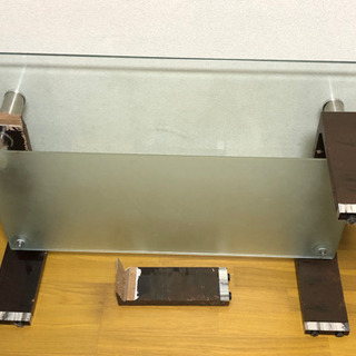 足が折れたので差し上げます。