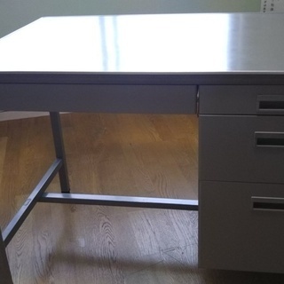 スチールデスク　事務机の画像