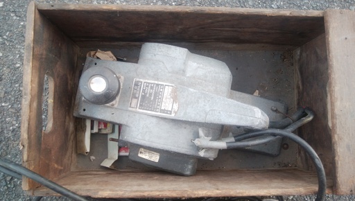 値下げ可能　箱、付属品付き　日立 電気 かんな F-40B 電動 工具 カンナ 鉋 136mm 100V 研削 研磨 機 研摩 HITACHI