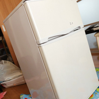 一人暮らし用の小さい冷蔵庫です！の画像