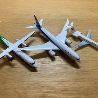 ヘリ、旅客機、戦闘機の模型