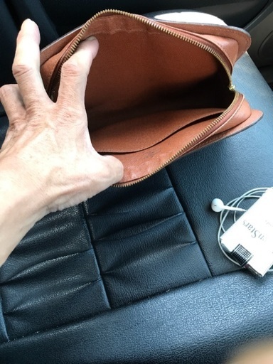ルイヴィトンのセカンドバックです。正規