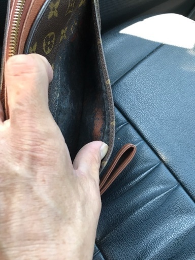 ルイヴィトンのセカンドバックです。正規