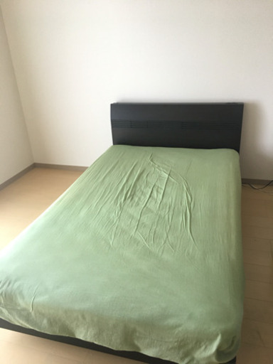 【終了】セミダブルベッド、マットレス付