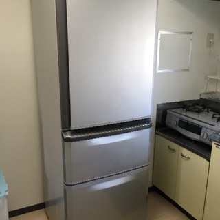 2015年式三菱製美品  3ドア335㍑