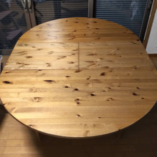 IKEA 丸型テーブルの画像