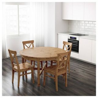 IKEA 丸型テーブルの画像