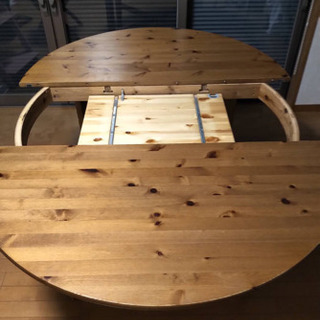 IKEA 丸型テーブルの画像