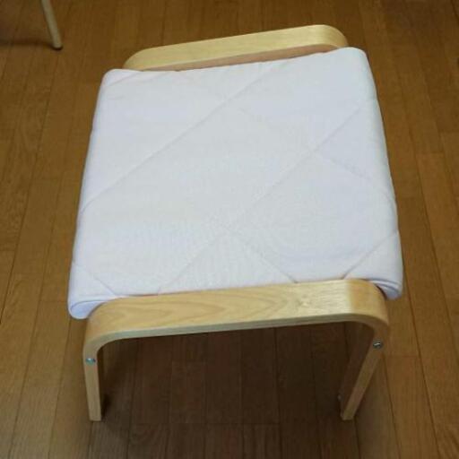 IKEAのポエング用オットマン