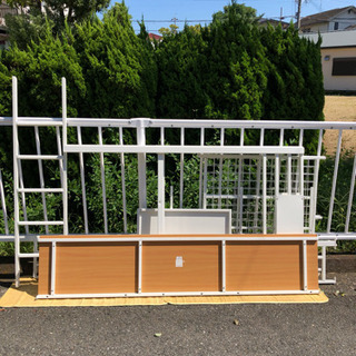 ロフトベット ホワイト塗装スチール製デスク付きの画像