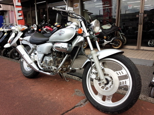 NO.2874　マグナ５０ （ＭＡＧＮＡ）　４サイクル クラッチ付き４速ミッション　シルバー　☆彡