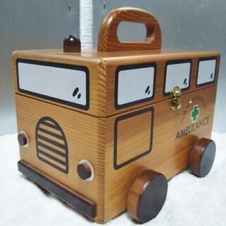 救急箱　木製　車の画像