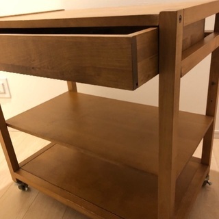 無印良品の無垢材ワゴンの画像