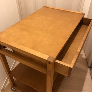 無印良品の無垢材ワゴンの画像