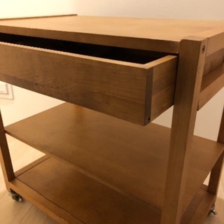 無印良品の無垢材ワゴンの画像