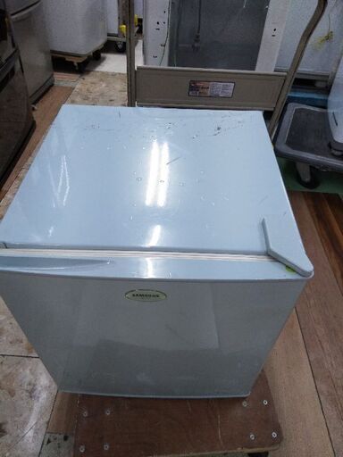 サイコロ冷蔵庫です 夜8時半まで営業
