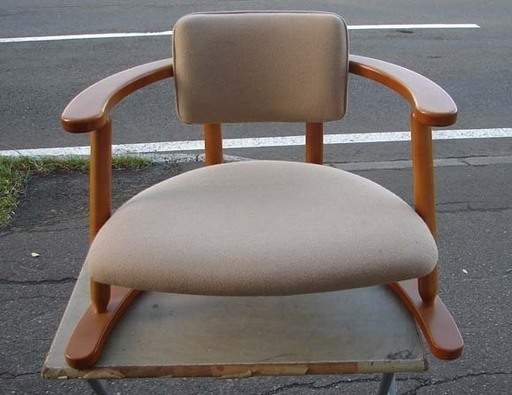 19N0079 B 札幌発 引取歓迎 無限工房 かに座 座椅子 立ち上がり補助 中古