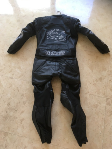 ライダースーツ