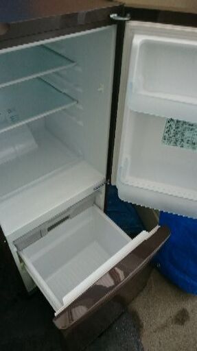 商談中　パナソニック（Panasonic）２ドア冷蔵庫　NR-B145W-T　2013年製　・ガラストレイ、LEDでスタイリッシュな冷蔵庫