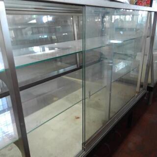 【取引中】ガラスのショーケースの画像