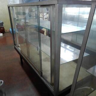 【取引中】ガラスのショーケースの画像