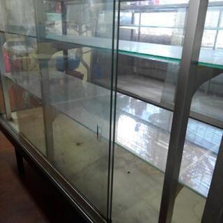 【取引中】ガラスのショーケースの画像