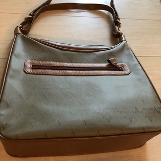 ルドルフ バレンティノのバッグの画像