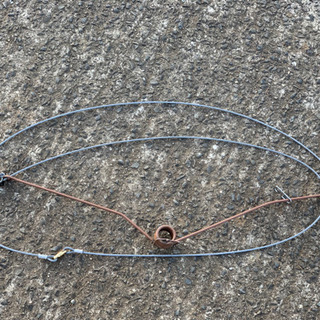 イノシシを捕まえる罠を作る仕事の画像