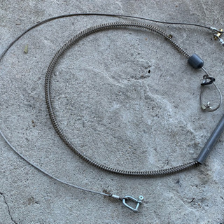 イノシシを捕まえる罠を作る仕事の画像