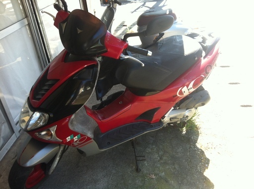 ハイパフォーマンス原付スクーター　キムコ　スーパー９Ｓド　50cc　派手なデザイン　登録に必要な書類揃っています。