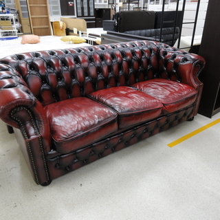 チェスターフィールド風 ヴィンテージソファ 3人掛け 赤 革 レザー