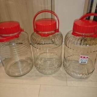 ８Ｌ果実酒の瓶三本