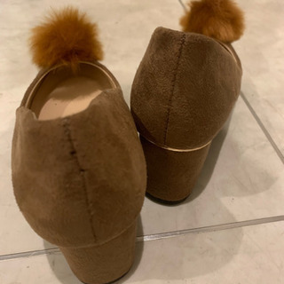 【新品】 パンプス ブラウン ファー 秋 チャンキーヒール Mサイズの画像